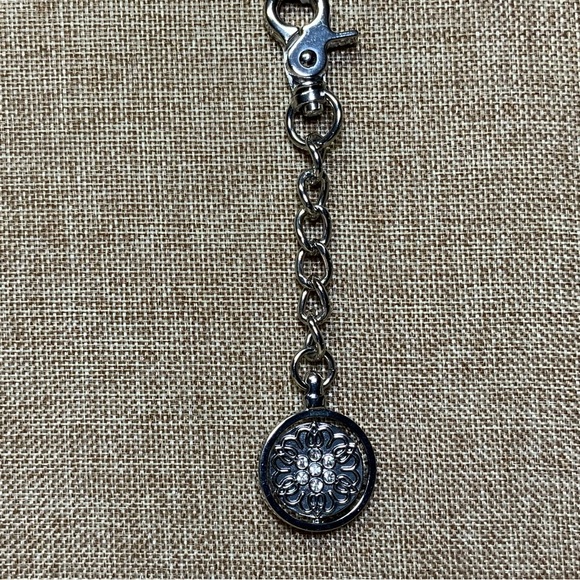 Magnolia & Vine English Garden Decorative Bag Charm - Original 18mm snap - Picture 2 of 2